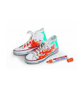 verfraai je sportschoenen met textielstift